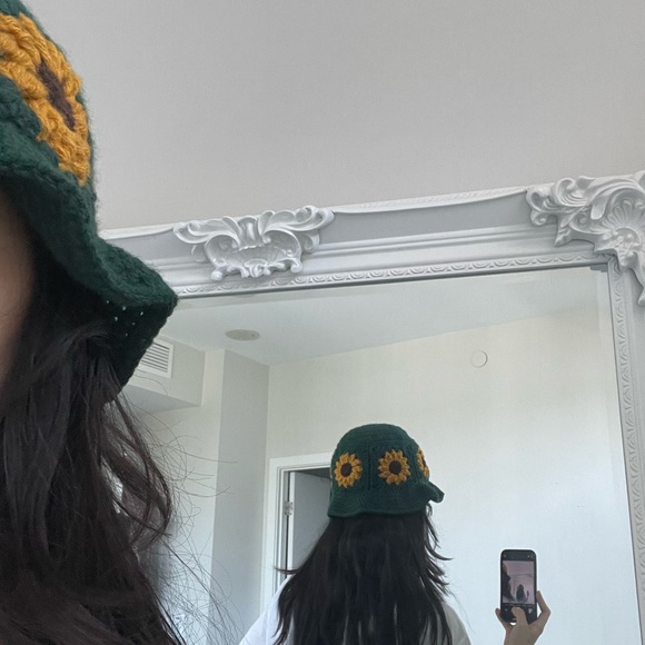 Sunflower handmade crochet bucket hat - Picture 3 of 3
